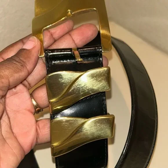 Gianni Versace Size S/M Italian PatentLeather Black Belt Chunky Gold Hardwear